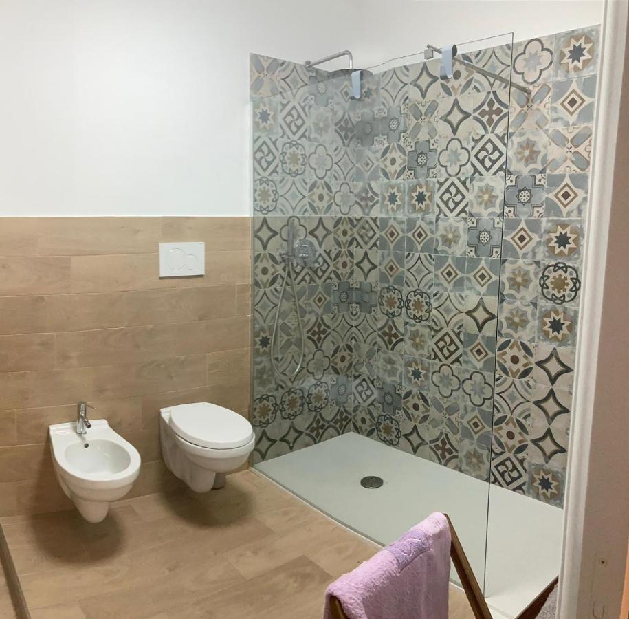 Wanderlust House Hotel Bari Bagian luar foto