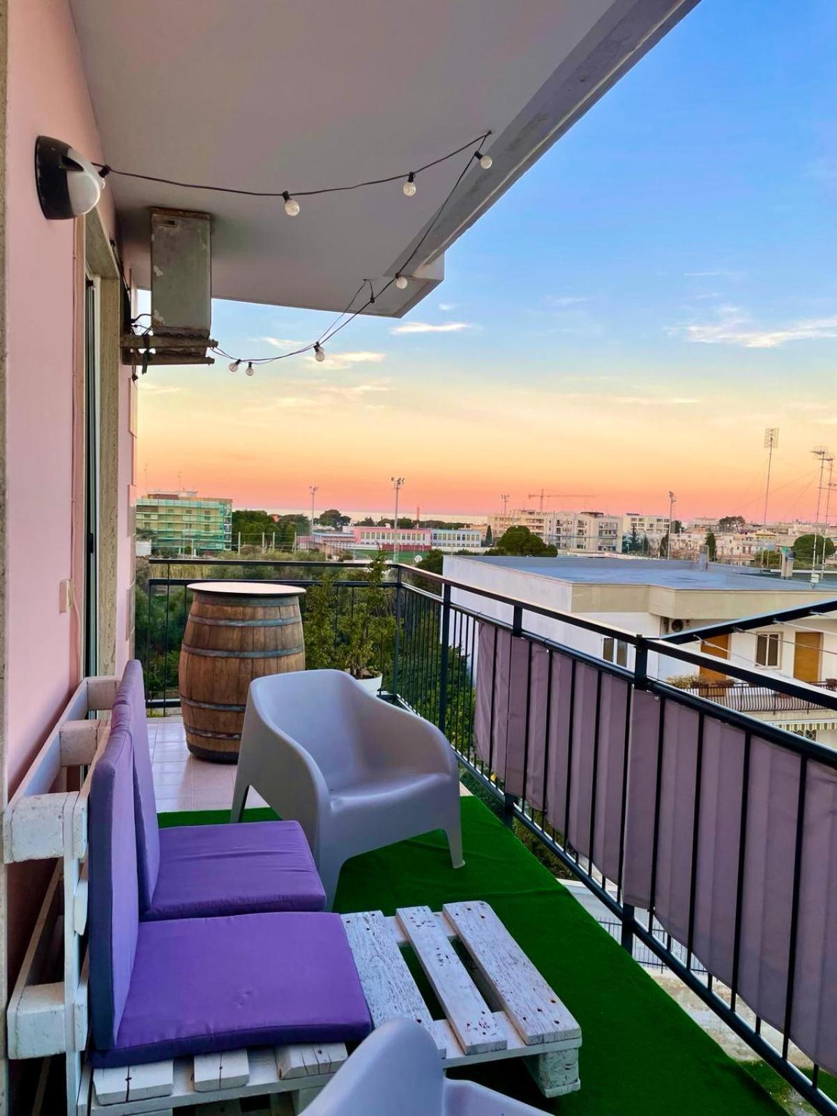 Wanderlust House Hotel Bari Bagian luar foto
