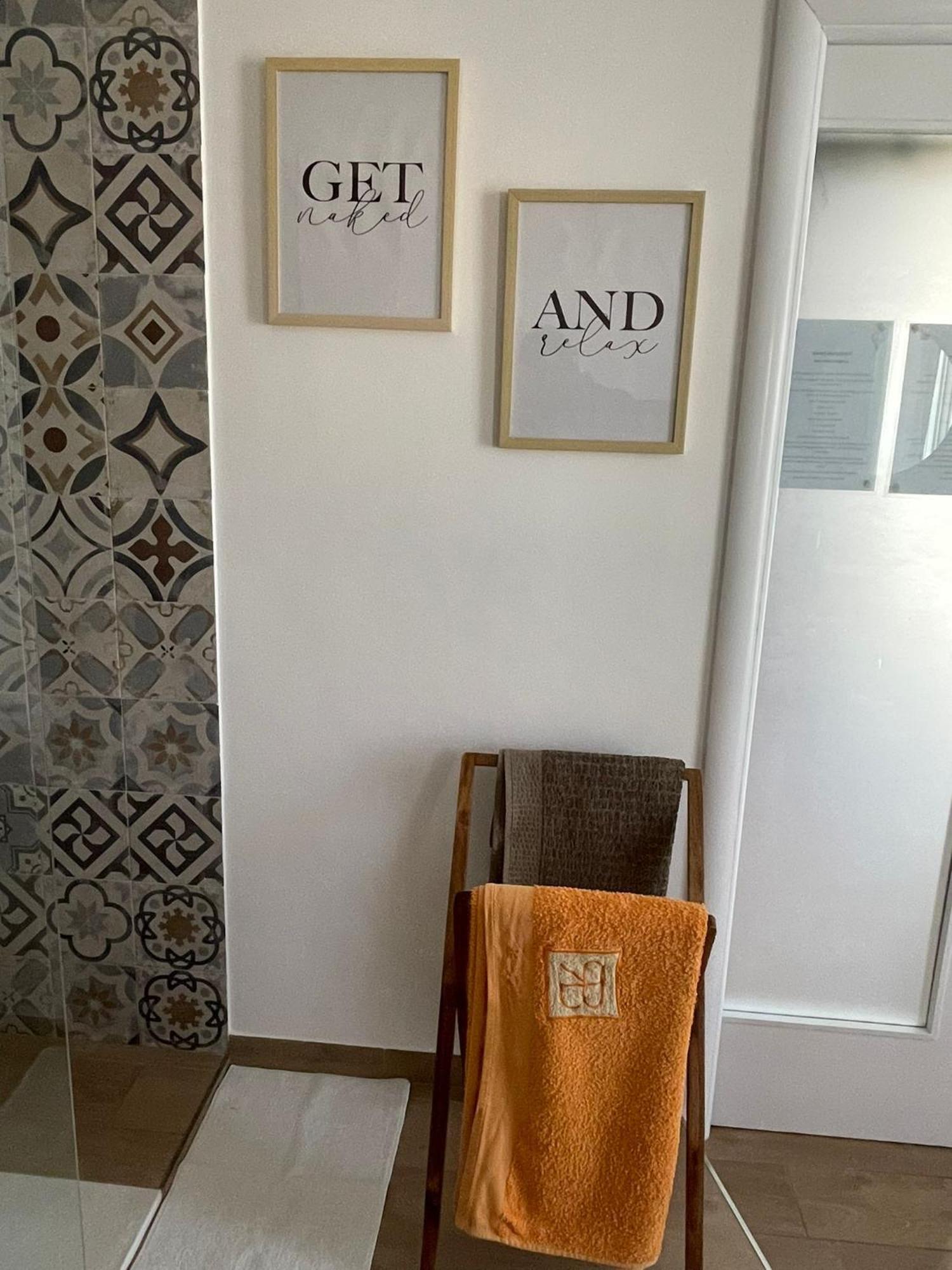 Wanderlust House Hotel Bari Bagian luar foto