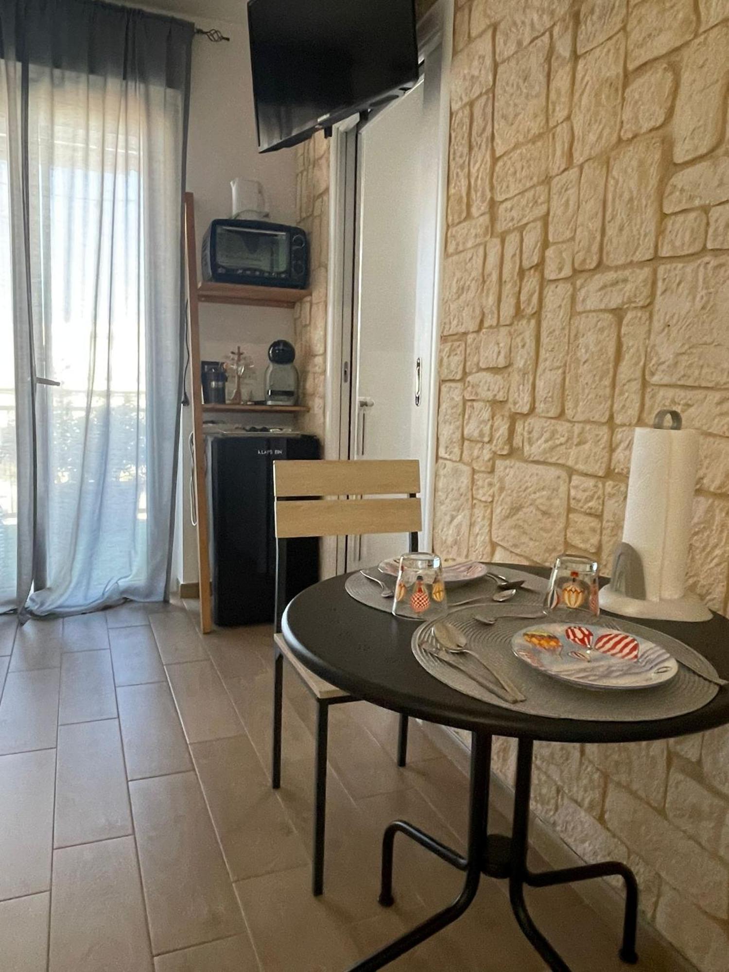 Wanderlust House Hotel Bari Bagian luar foto