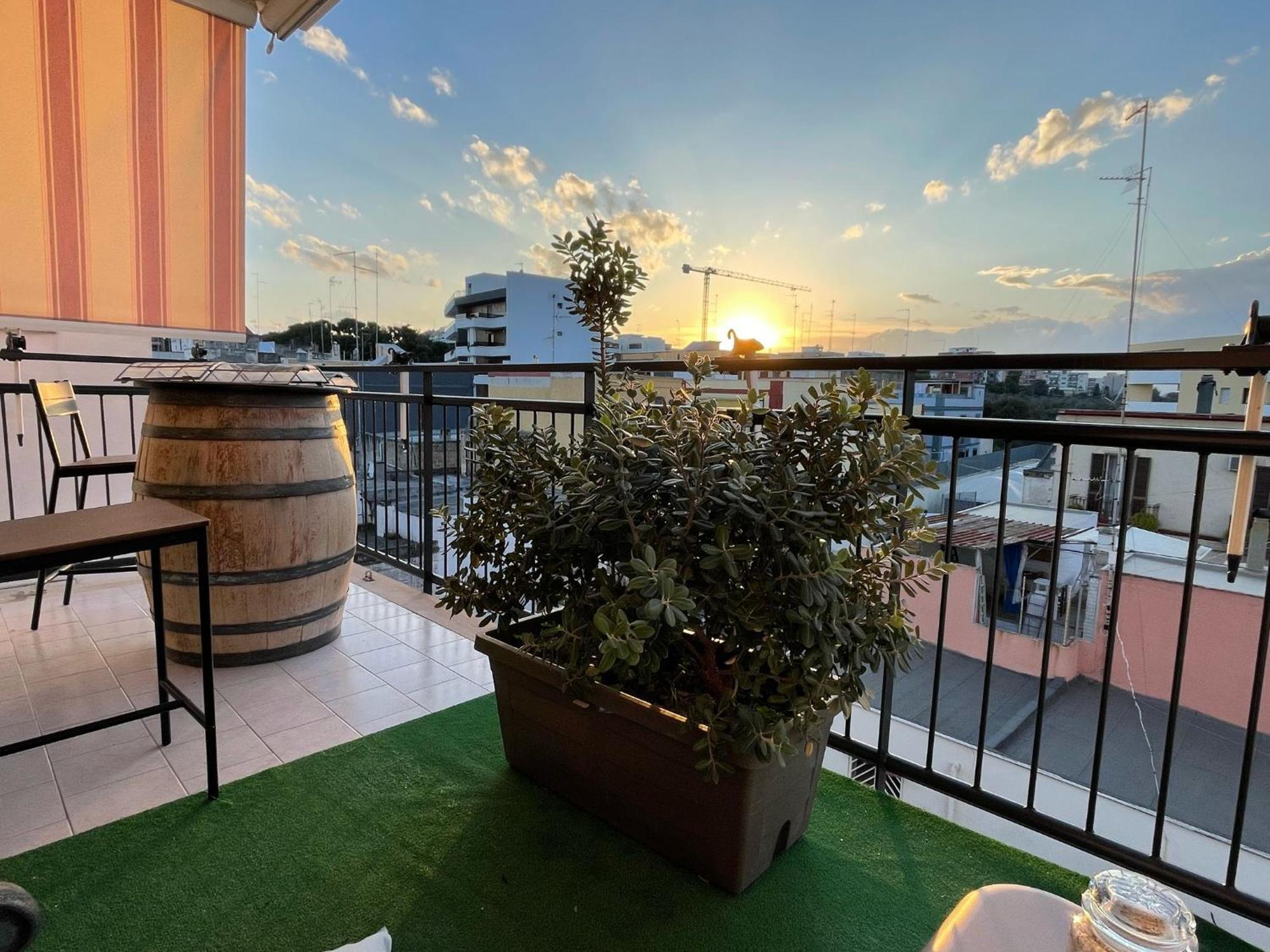 Wanderlust House Hotel Bari Bagian luar foto