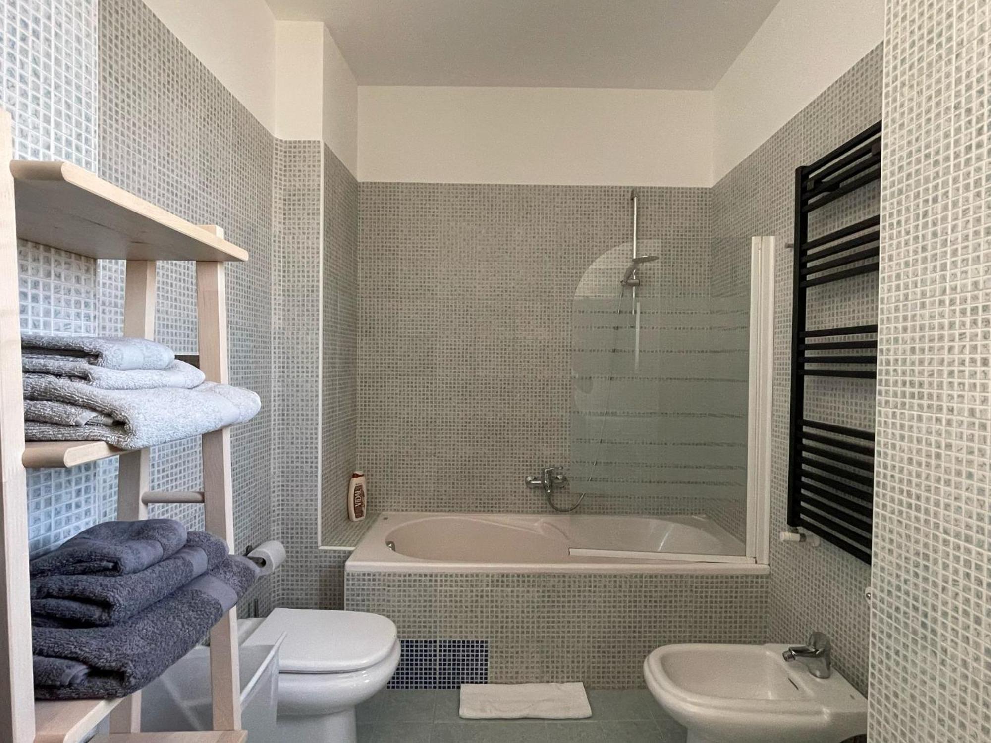 Wanderlust House Hotel Bari Bagian luar foto